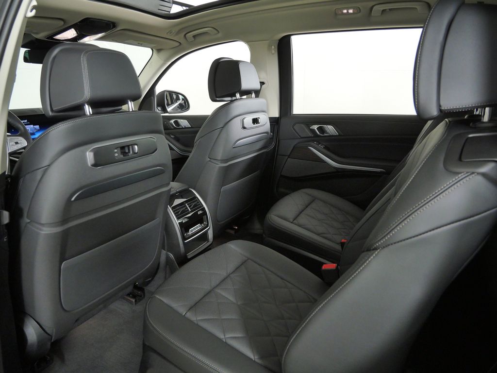 Thumbnail: 2026 BMW X7 - 39