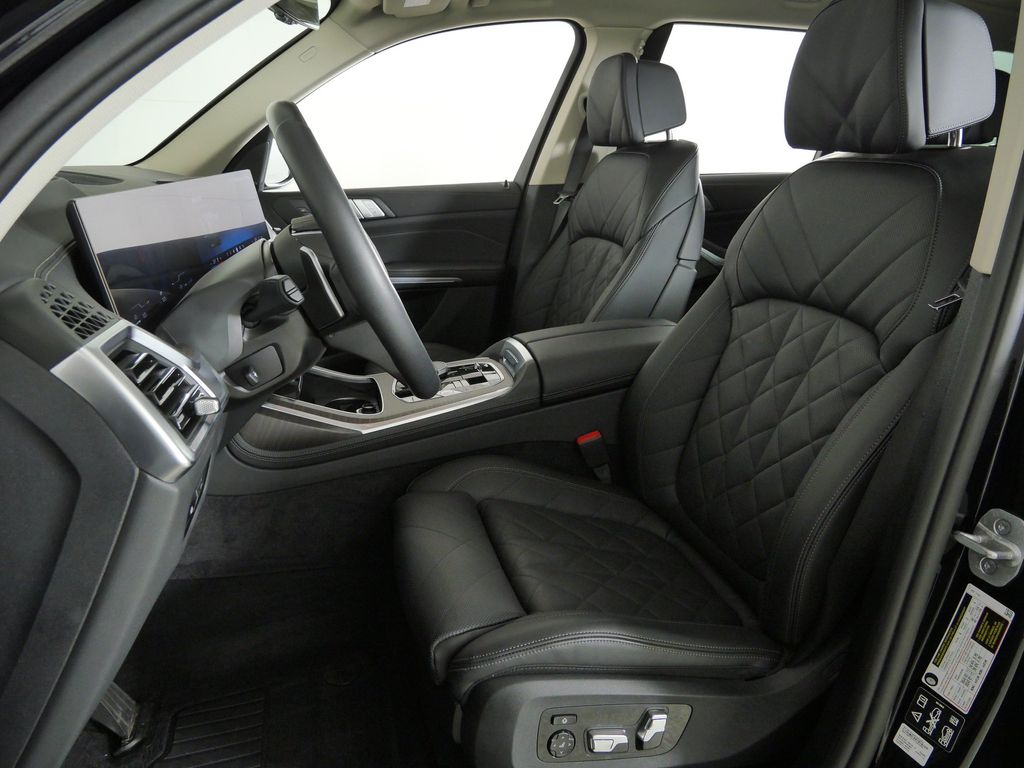 Thumbnail: 2026 BMW X7 - 43
