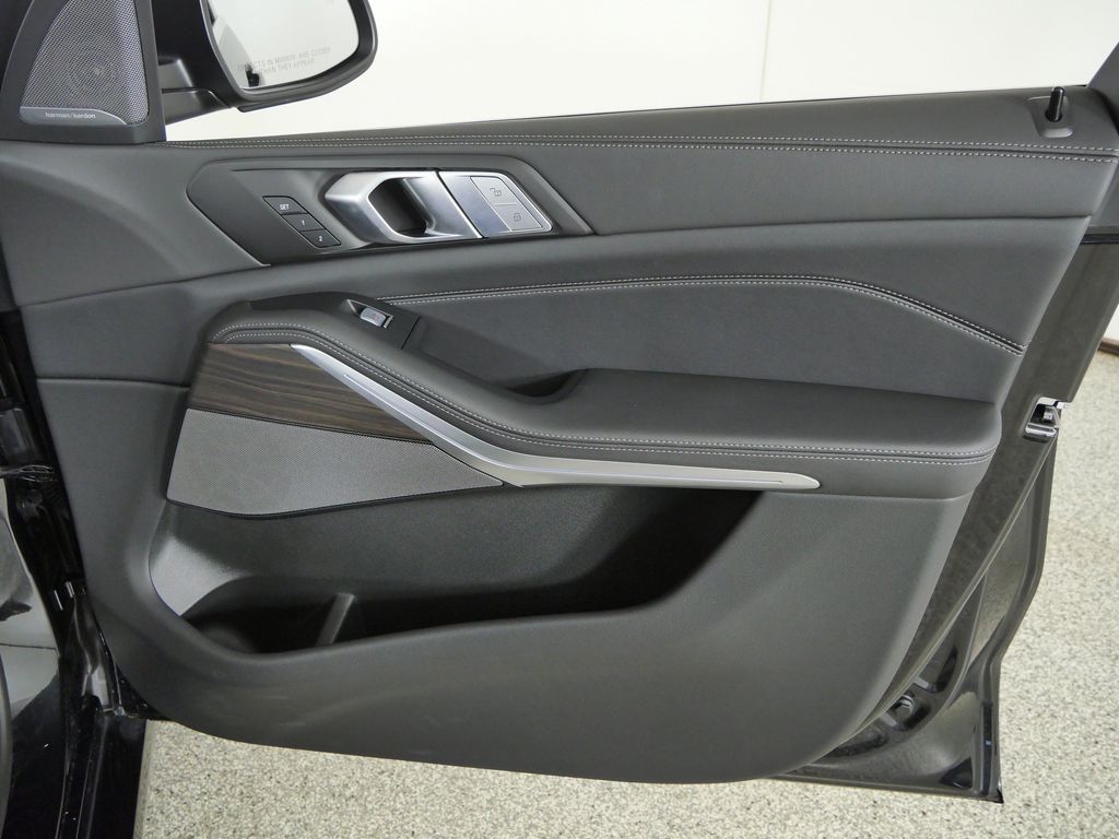 Thumbnail: 2026 BMW X7 - 28