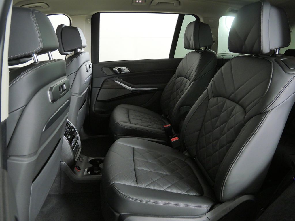Thumbnail: 2026 BMW X7 - 40