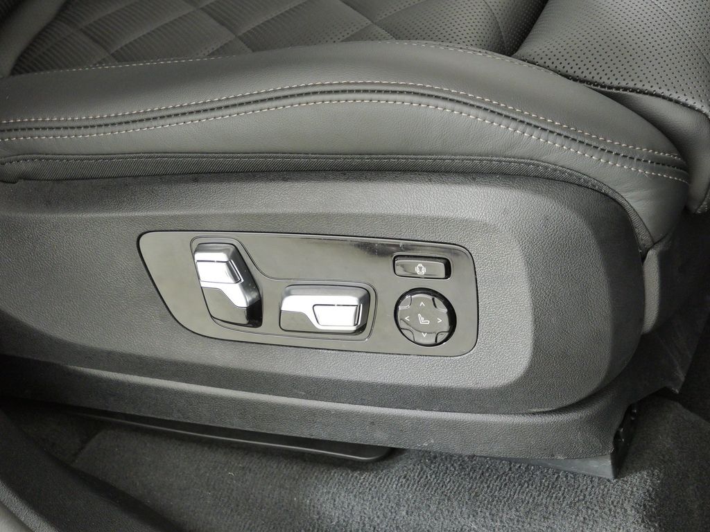 Thumbnail: 2026 BMW X7 - 29