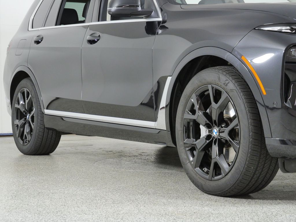 Thumbnail: 2026 BMW X7 - 8