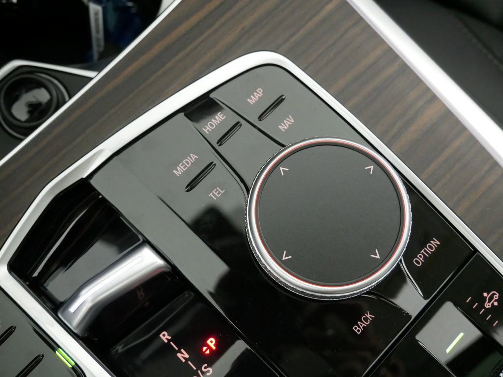 Thumbnail: 2026 BMW X7 - 9