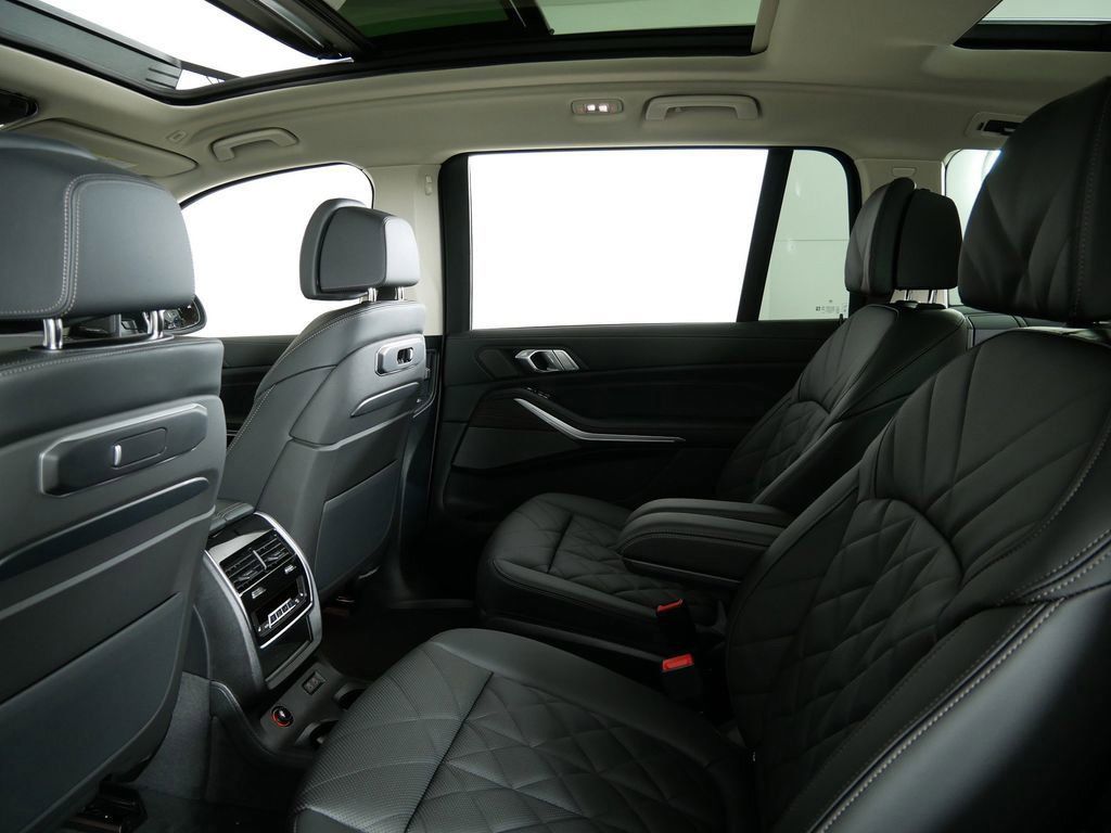 Thumbnail: 2026 BMW X7 - 35