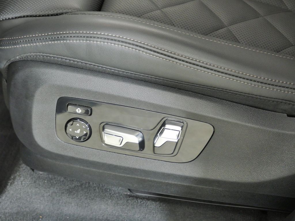 Thumbnail: 2026 BMW X7 - 44