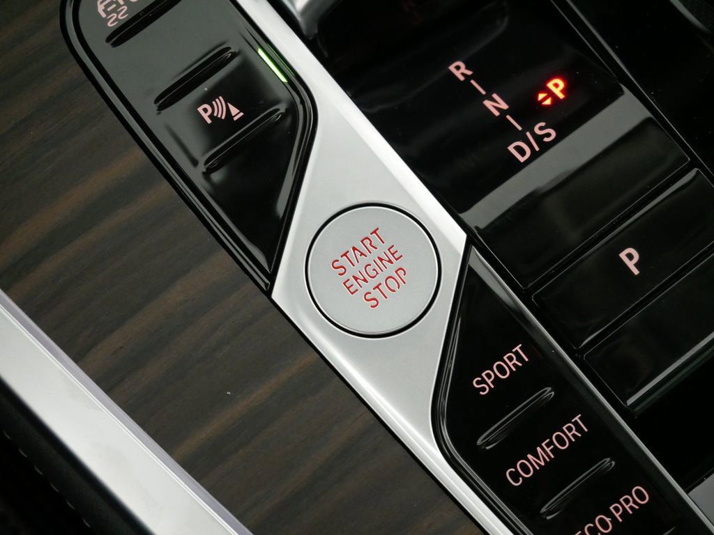 Thumbnail: 2026 BMW X7 - 14