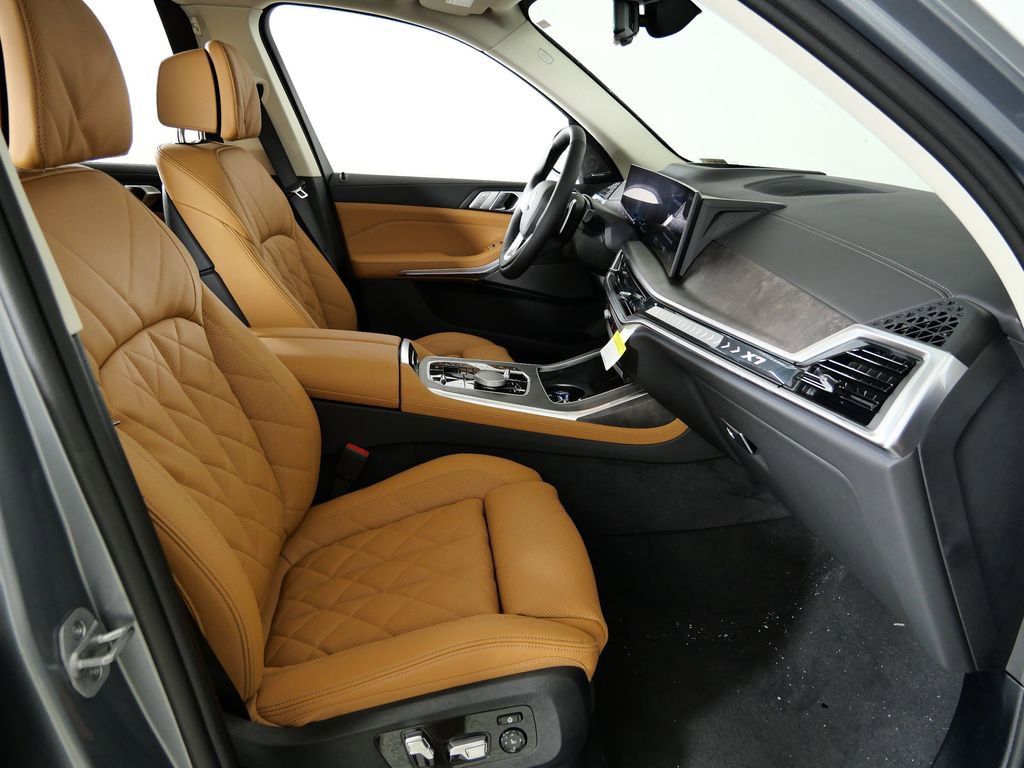 Thumbnail: 2026 BMW X7 - 9