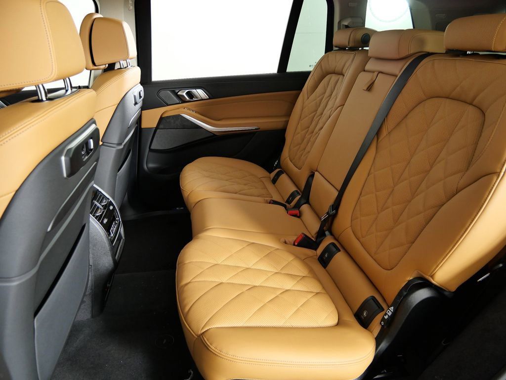 Thumbnail: 2026 BMW X7 - 38