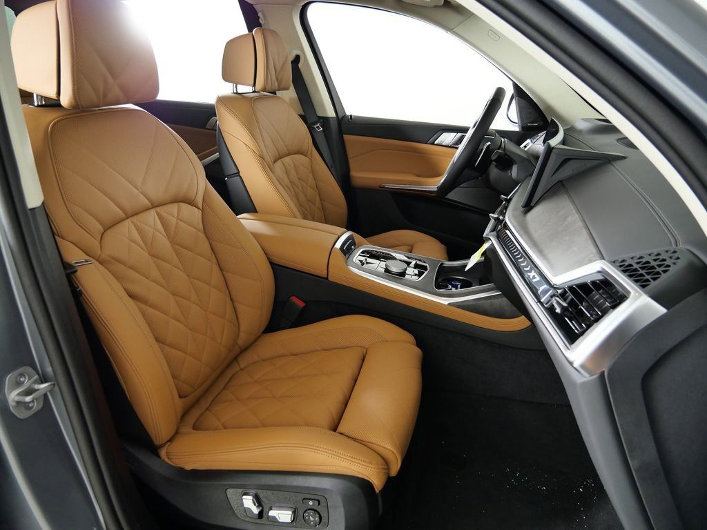 Thumbnail: 2026 BMW X7 - 10