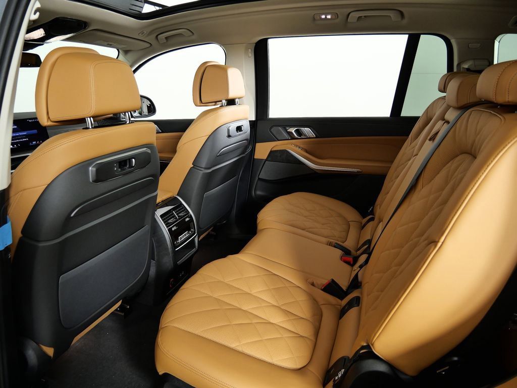 Thumbnail: 2026 BMW X7 - 37