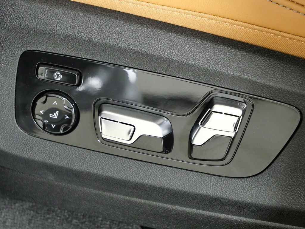 Thumbnail: 2026 BMW X7 - 43