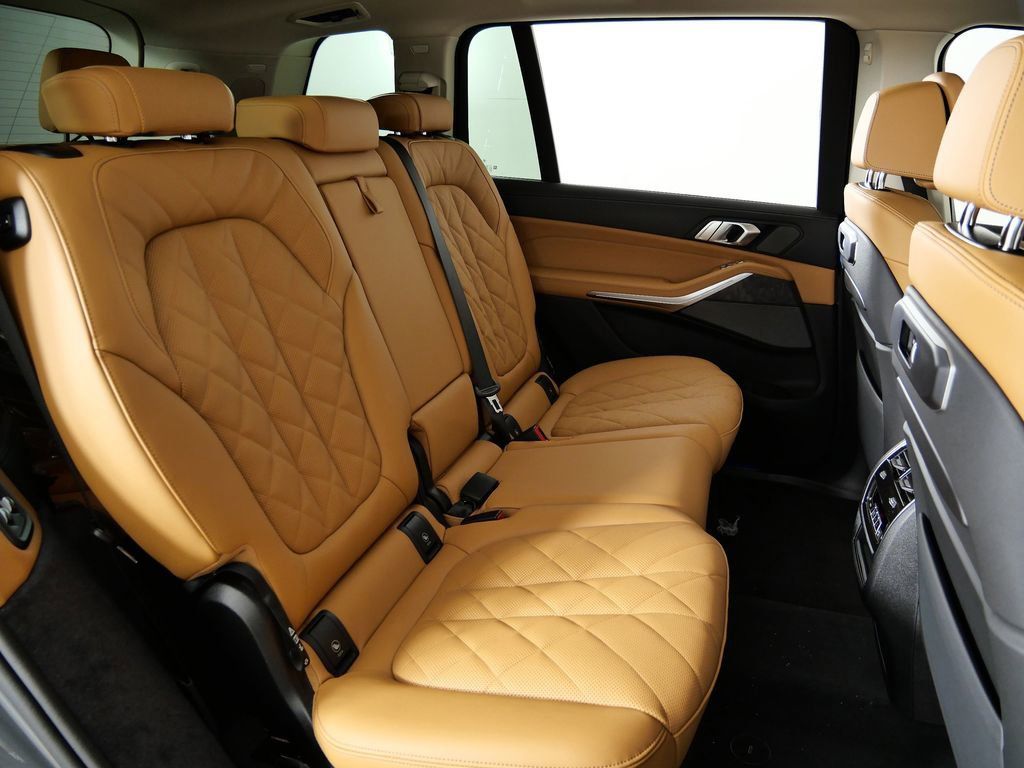 Thumbnail: 2026 BMW X7 - 33