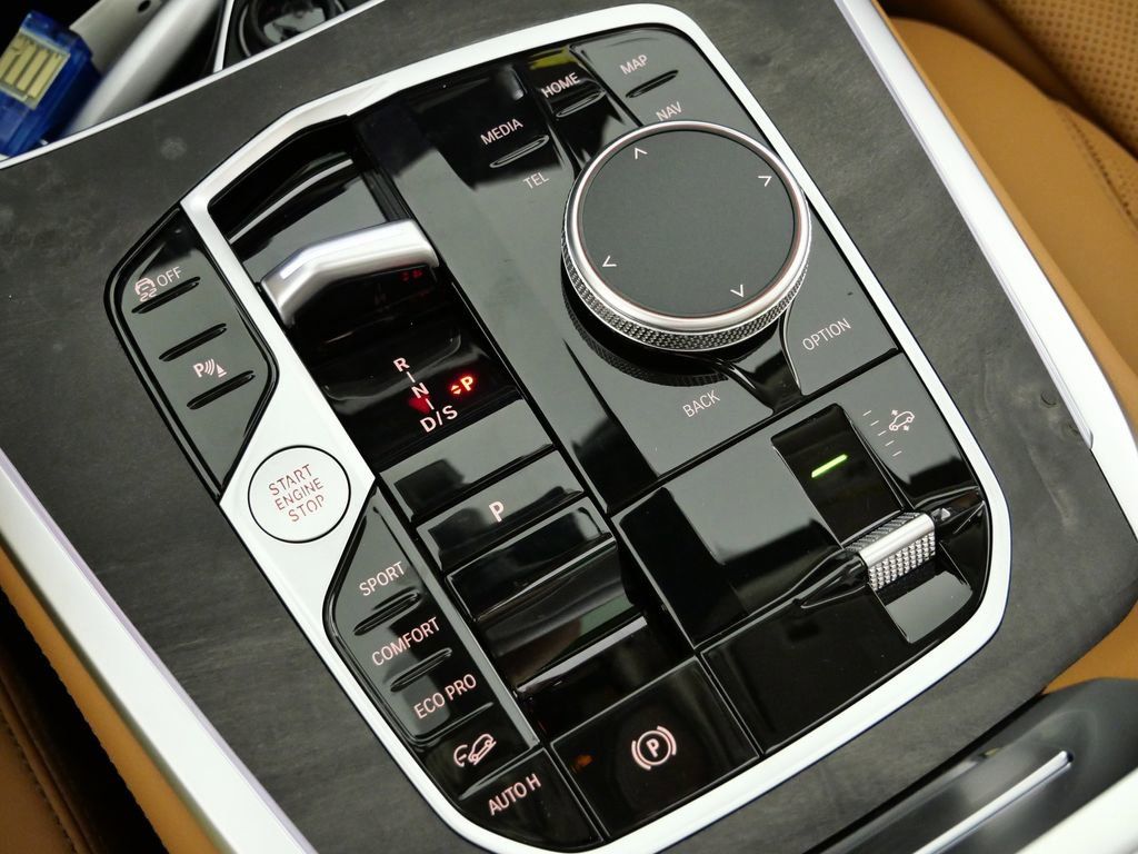 Thumbnail: 2026 BMW X7 - 13