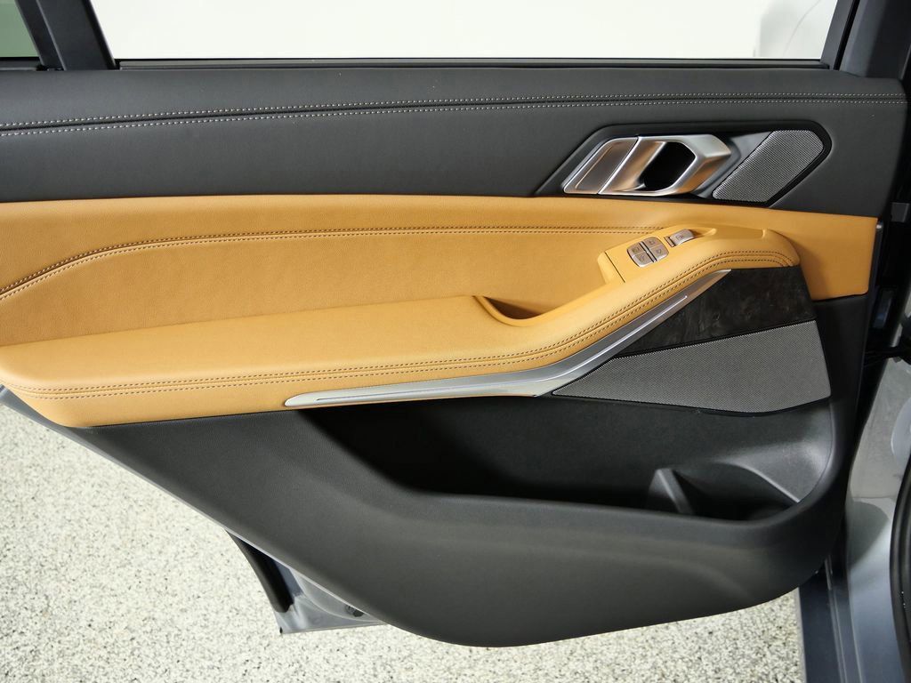 Thumbnail: 2026 BMW X7 - 36