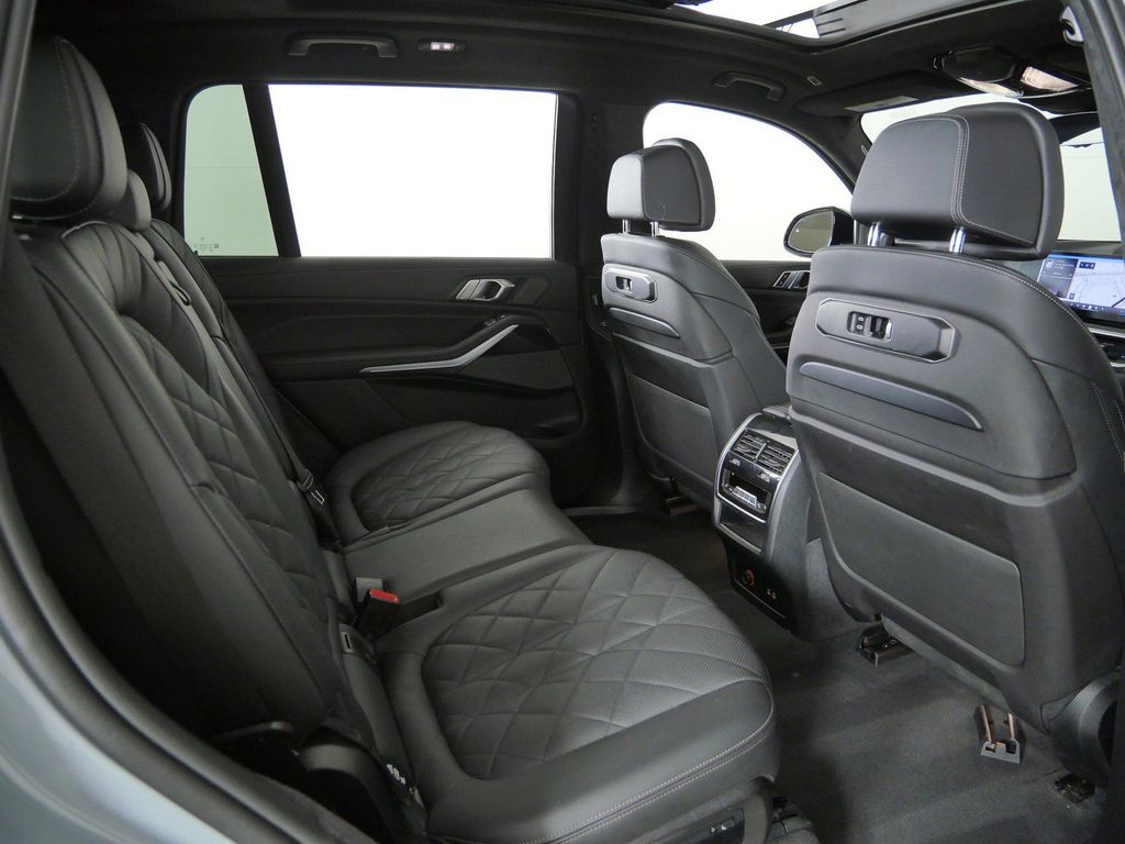 Thumbnail: 2024 BMW X7 - 11