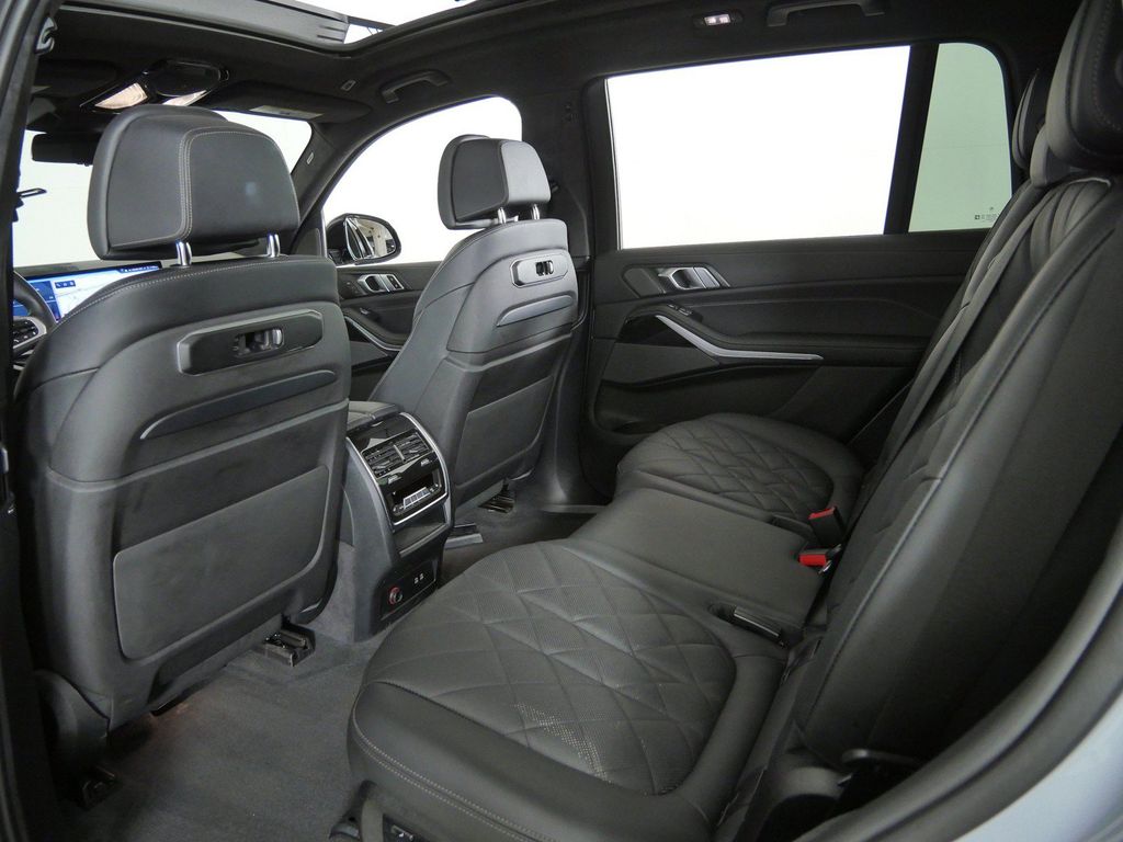 Thumbnail: 2024 BMW X7 - 38