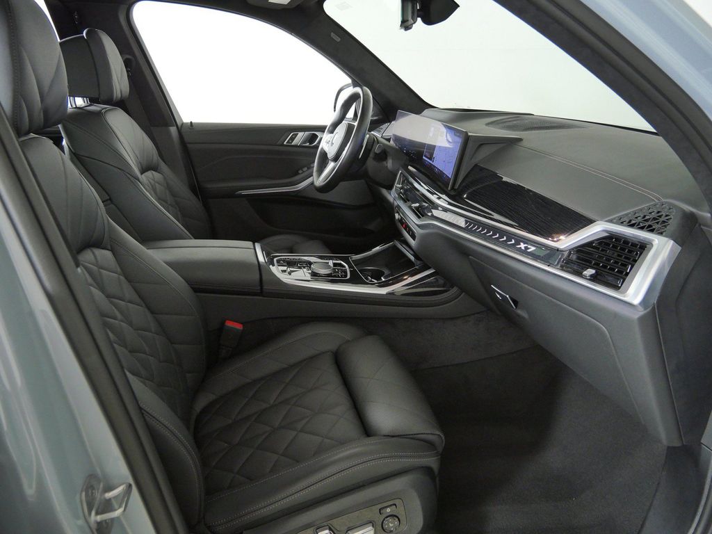 Thumbnail: 2024 BMW X7 - 9