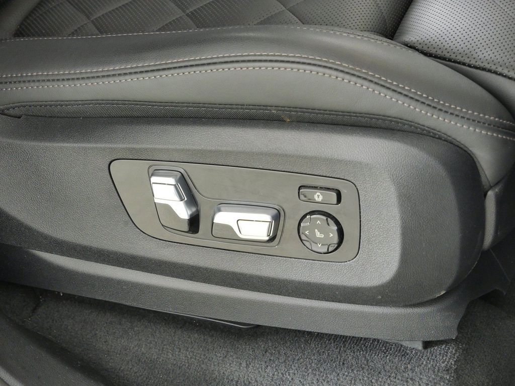 Thumbnail: 2024 BMW X7 - 30