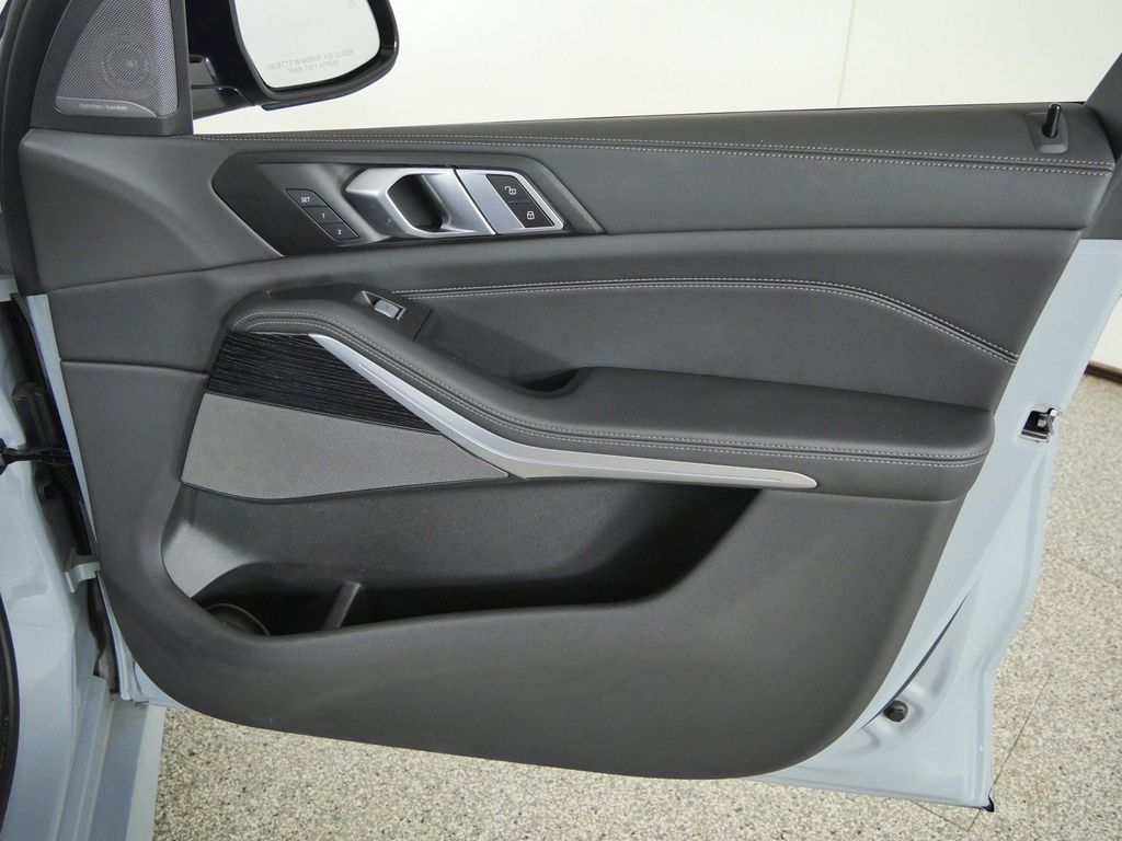 Thumbnail: 2024 BMW X7 - 29