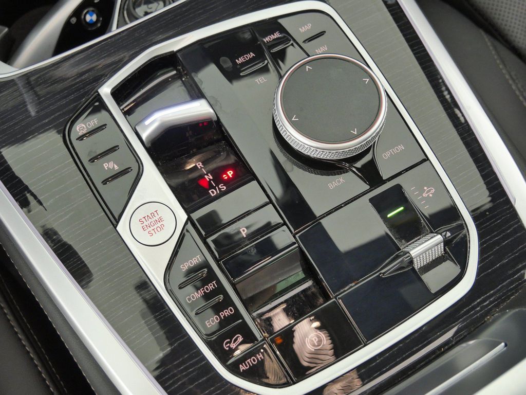 Thumbnail: 2024 BMW X7 - 13
