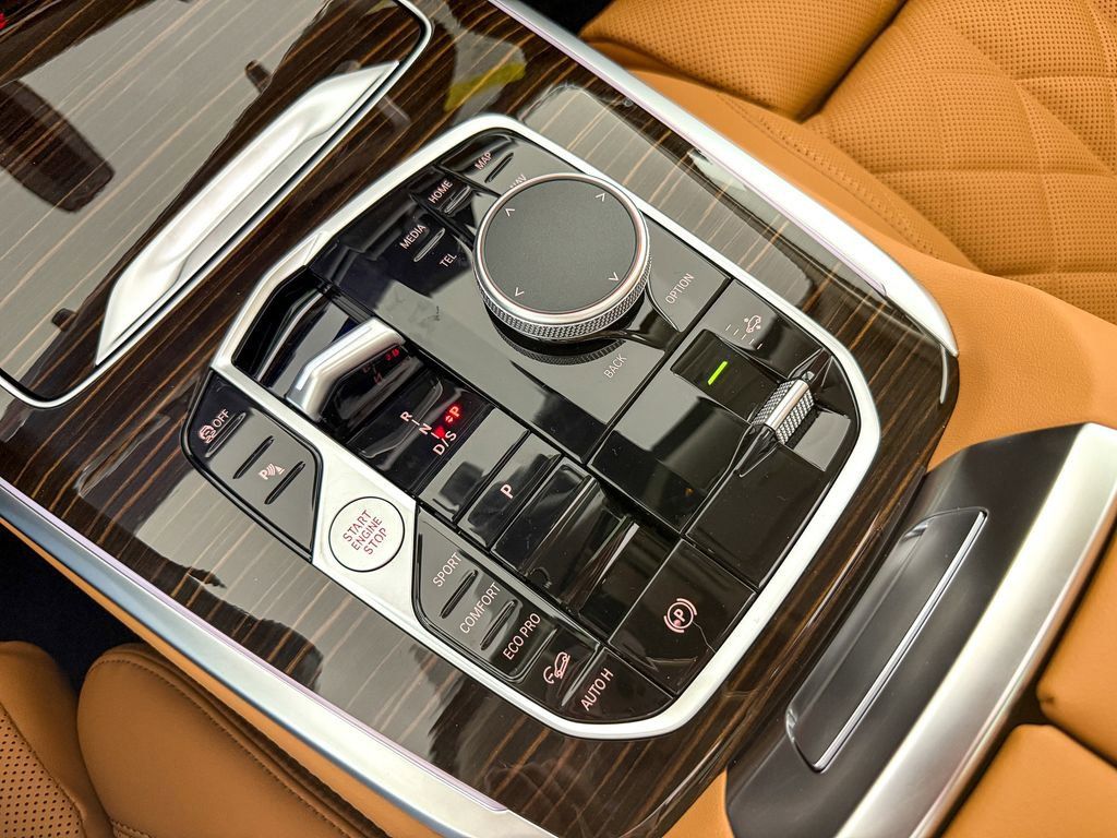 Thumbnail: 2026 BMW X7 - 49