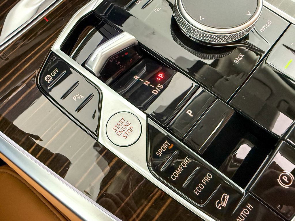 Thumbnail: 2026 BMW X7 - 9