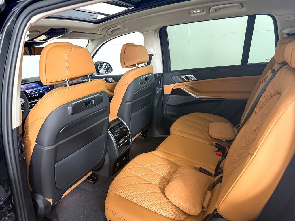 Thumbnail: 2026 BMW X7 - 33