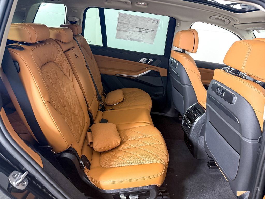 Thumbnail: 2026 BMW X7 - 31