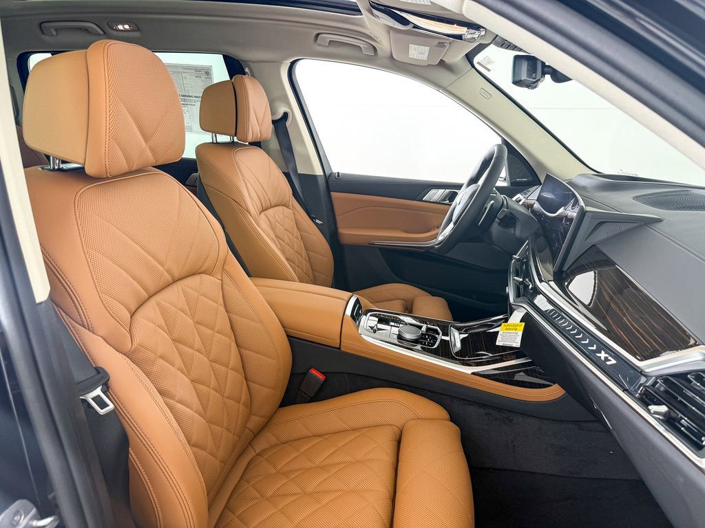 Thumbnail: 2026 BMW X7 - 10