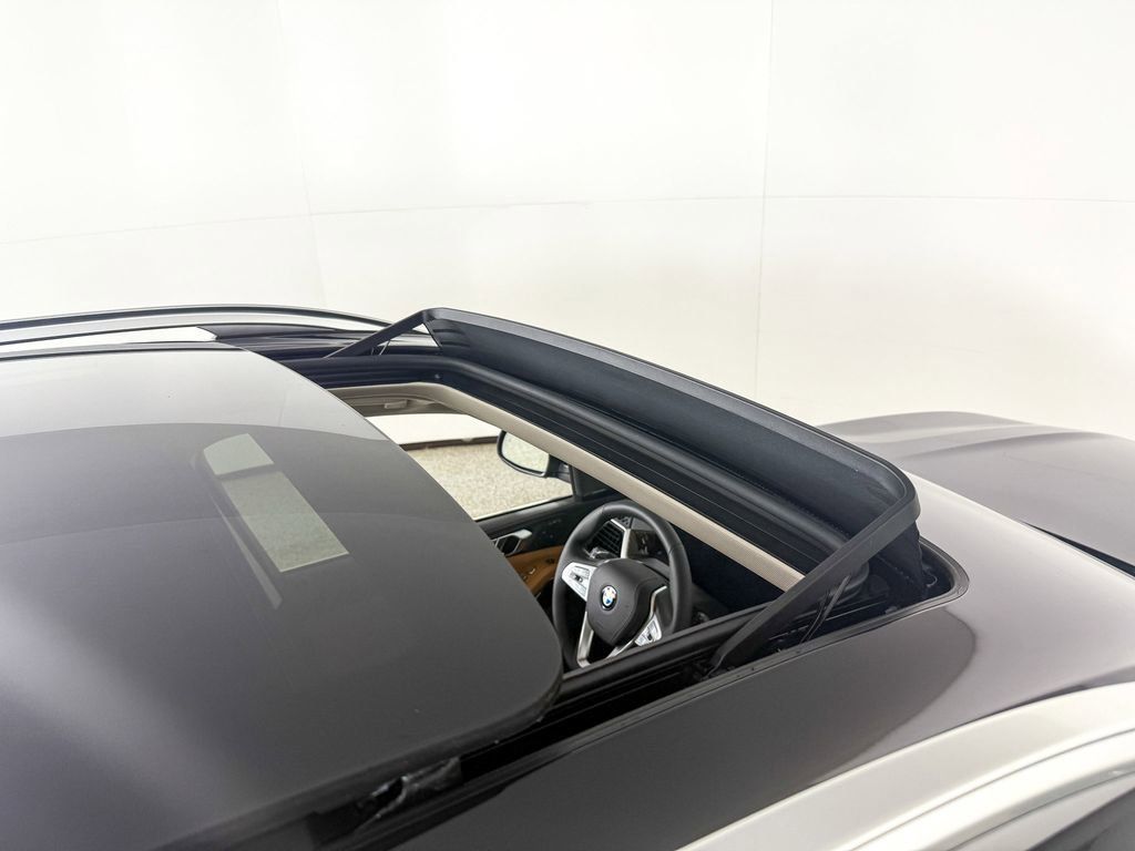 Thumbnail: 2026 BMW X7 - 27