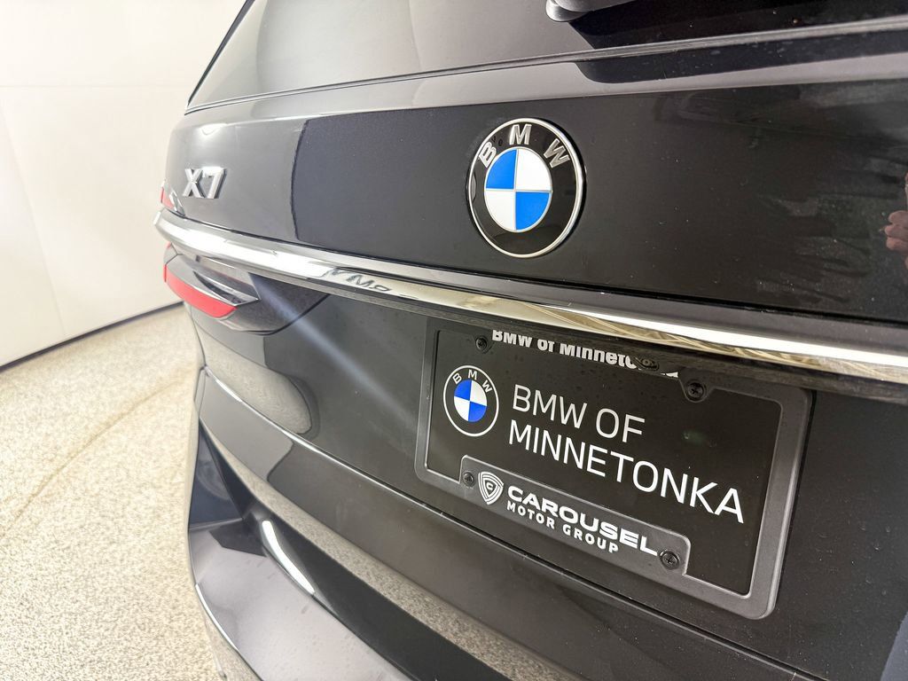 Thumbnail: 2026 BMW X7 - 23