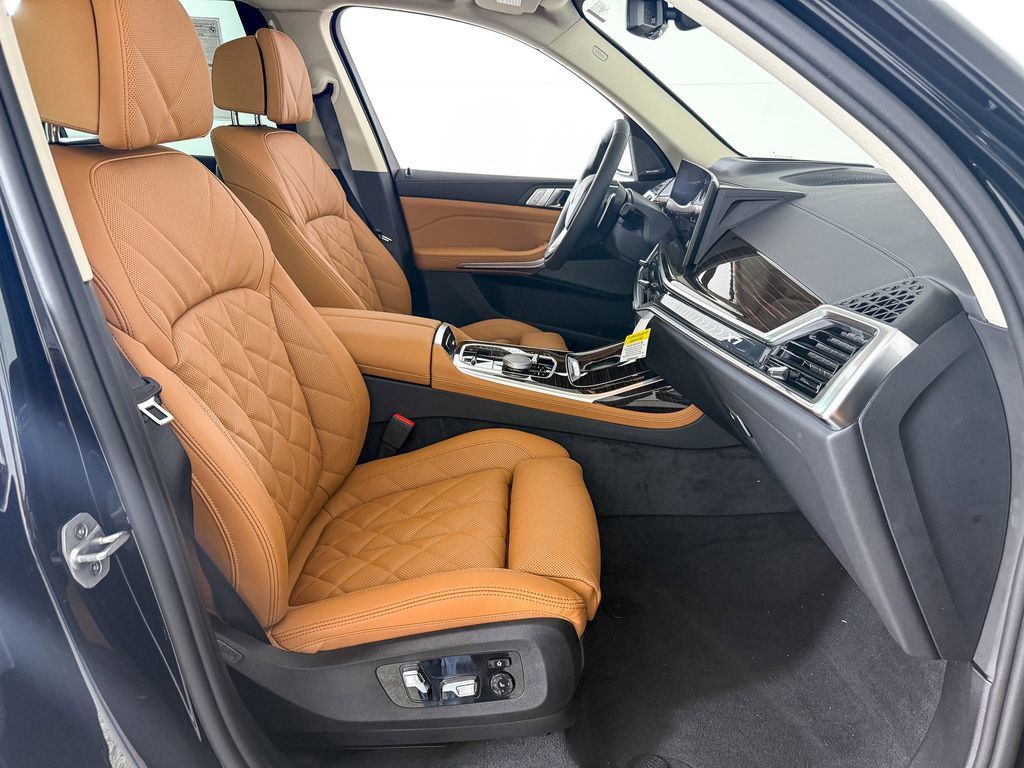 Thumbnail: 2026 BMW X7 - 11