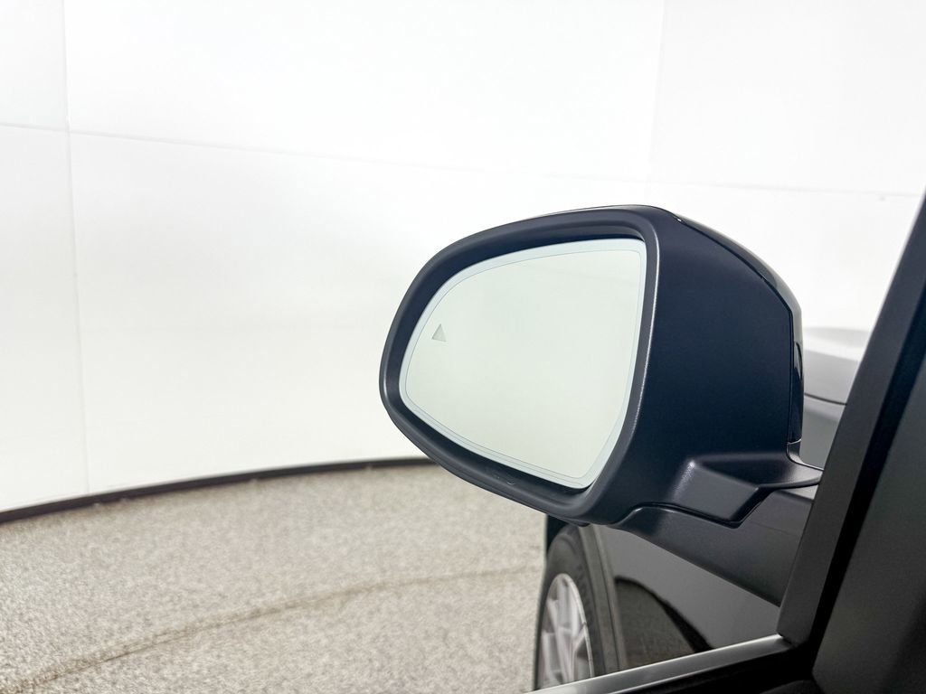 Thumbnail: 2026 BMW X7 - 40