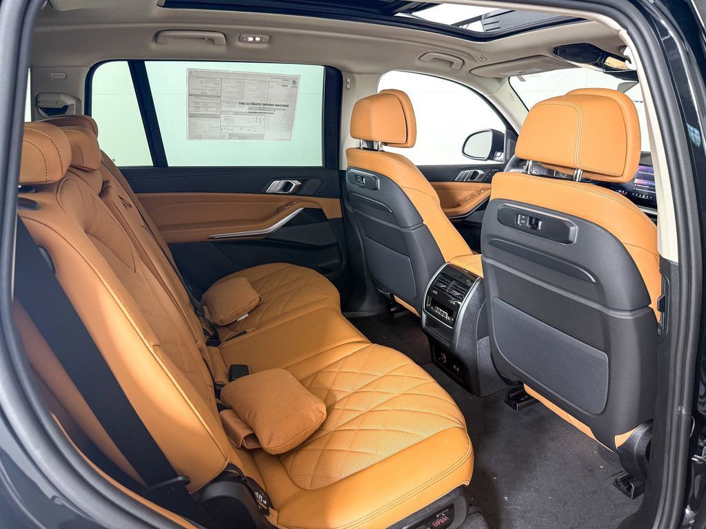 Thumbnail: 2026 BMW X7 - 12