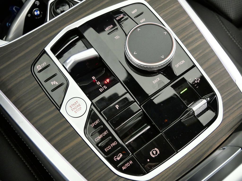 Thumbnail: 2026 BMW X7 - 13