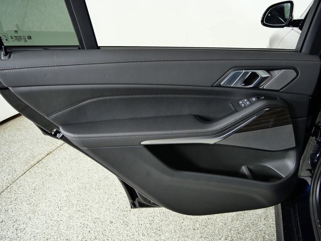 Thumbnail: 2026 BMW X7 - 36
