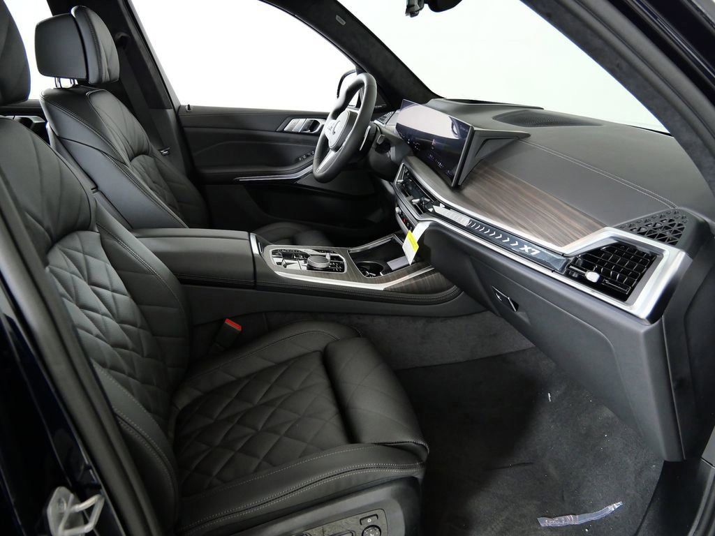 Thumbnail: 2026 BMW X7 - 9