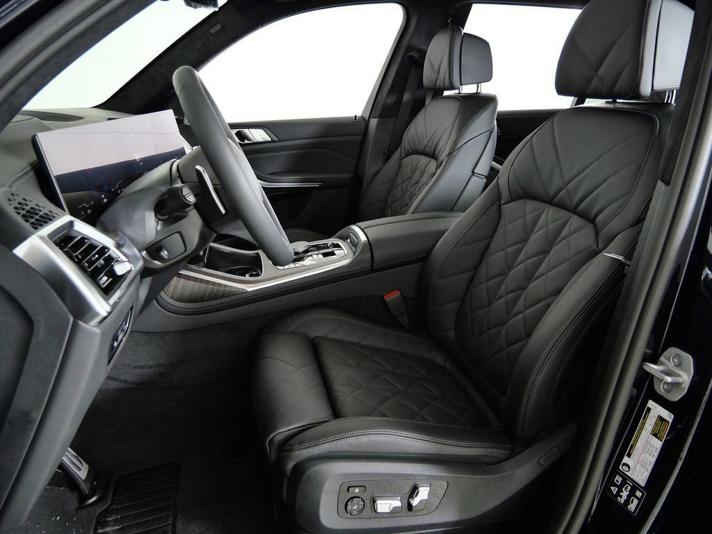 Thumbnail: 2026 BMW X7 - 41