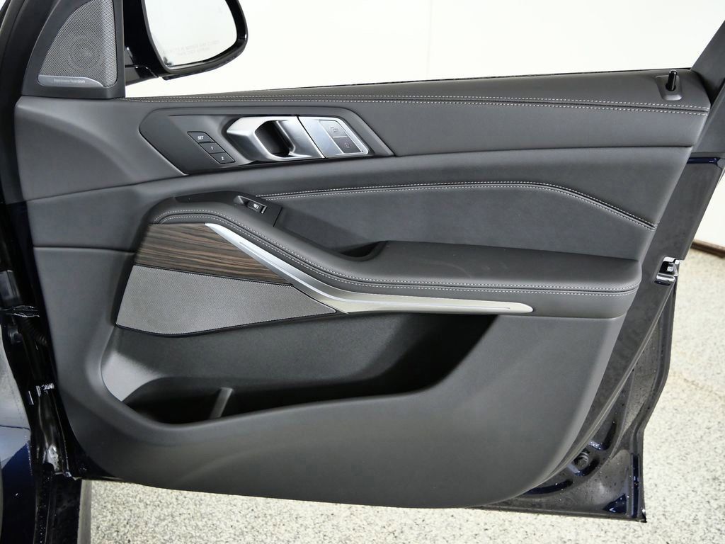 Thumbnail: 2026 BMW X7 - 28