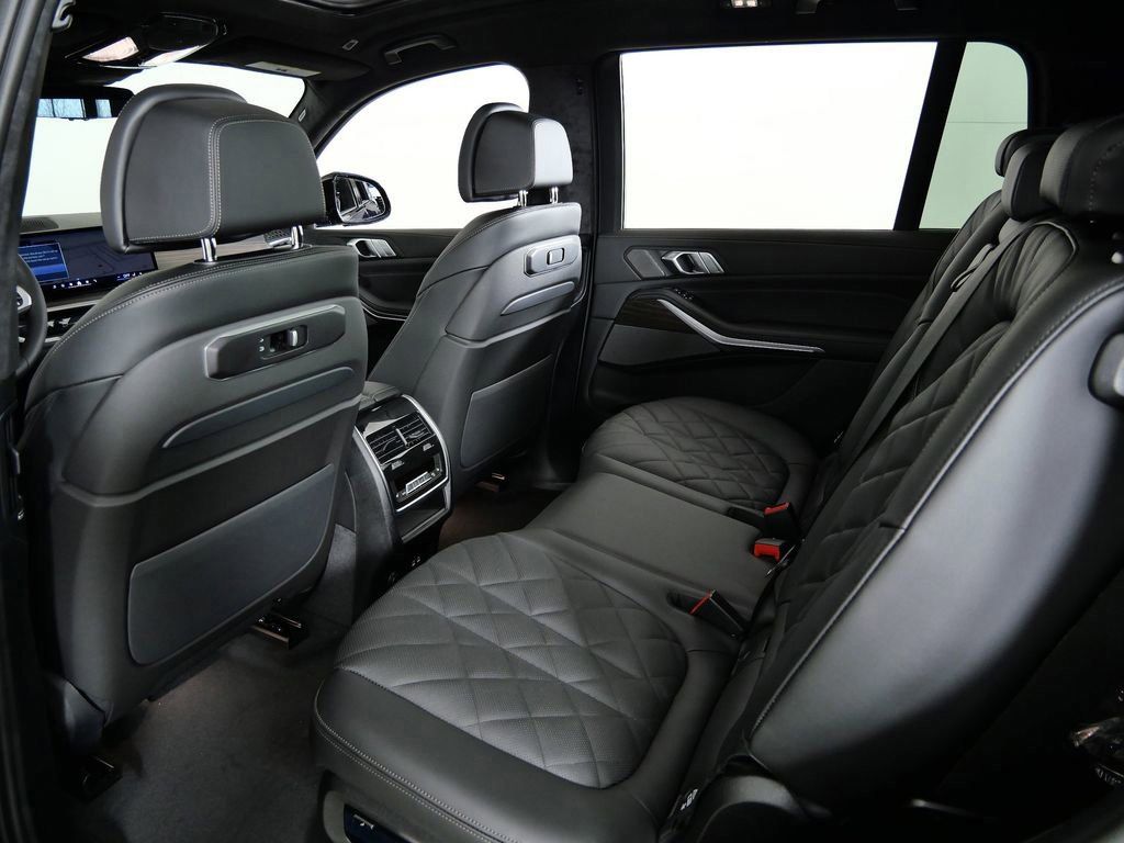 Thumbnail: 2026 BMW X7 - 37