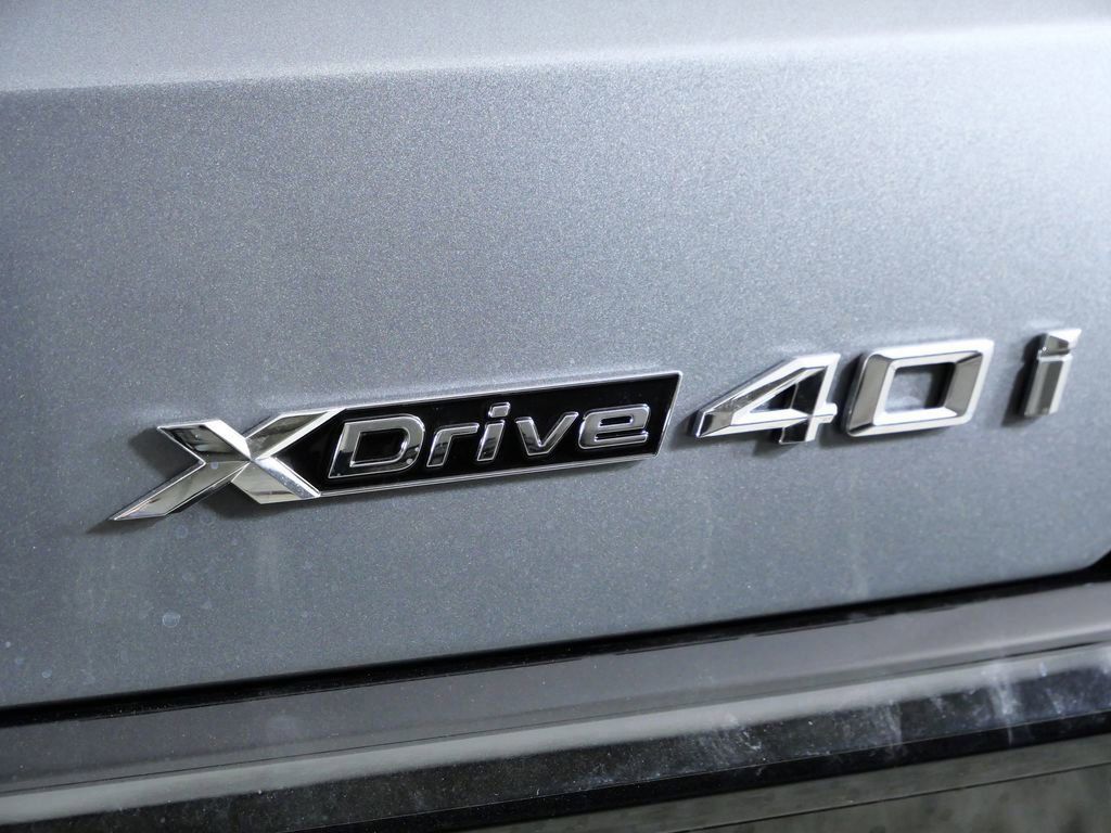 Thumbnail: 2026 BMW X7 - 21