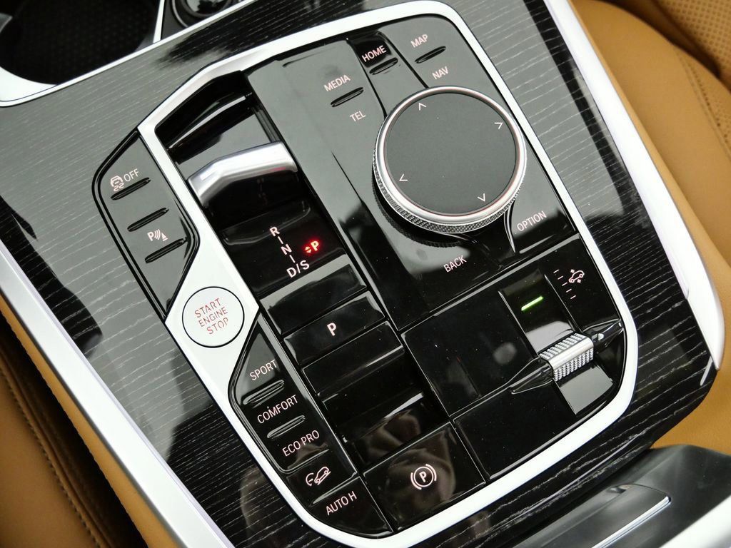 Thumbnail: 2026 BMW X7 - 9