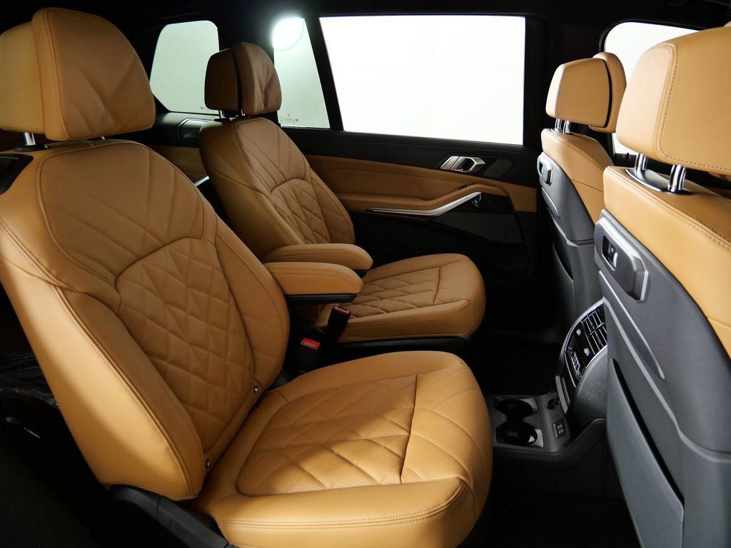 Thumbnail: 2026 BMW X7 - 31