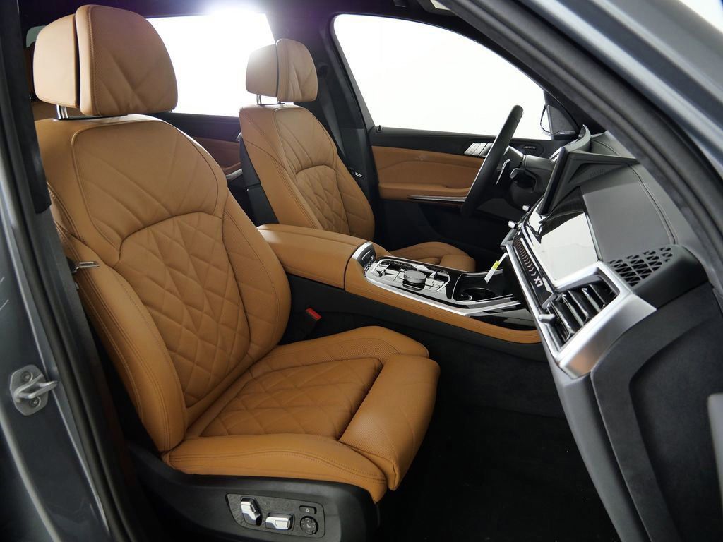 Thumbnail: 2026 BMW X7 - 11