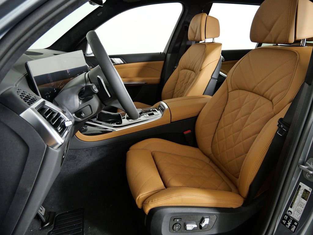 Thumbnail: 2026 BMW X7 - 42