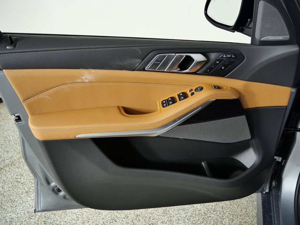 Thumbnail: 2026 BMW X7 - 40