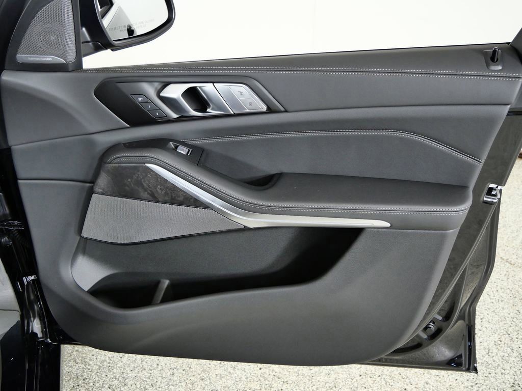 Thumbnail: 2026 BMW X7 - 29