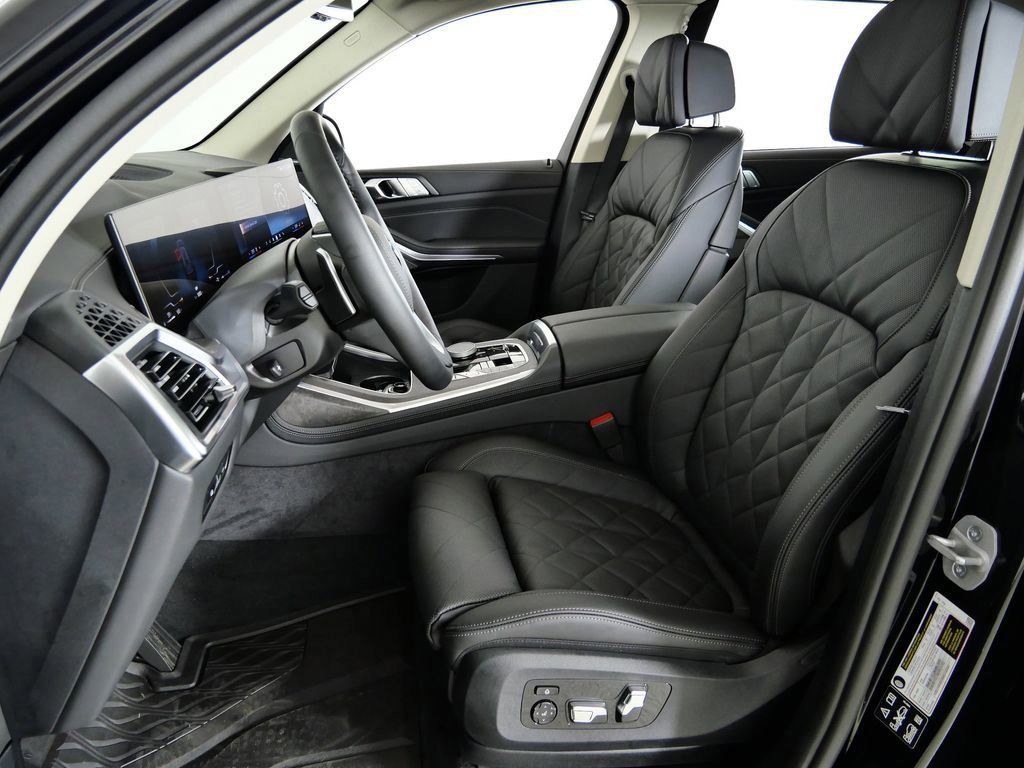 Thumbnail: 2026 BMW X7 - 42