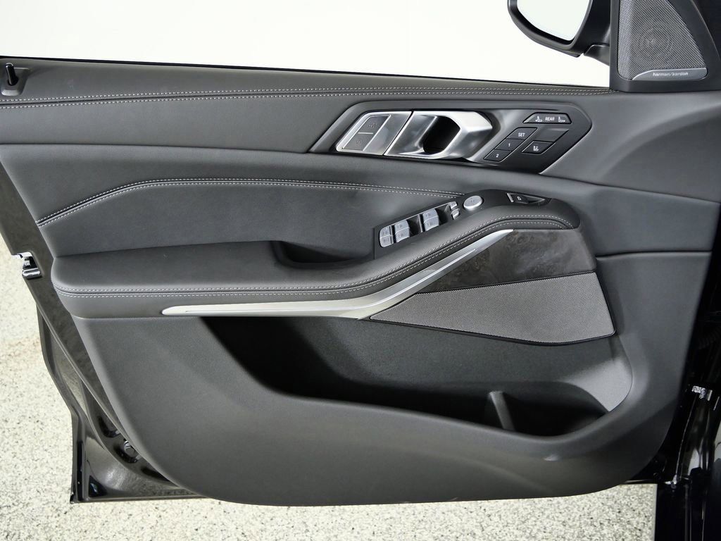 Thumbnail: 2026 BMW X7 - 40