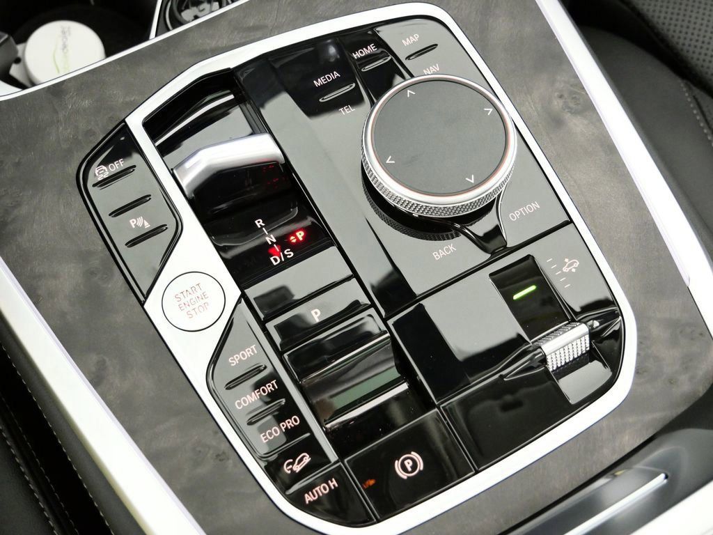 Thumbnail: 2026 BMW X7 - 13